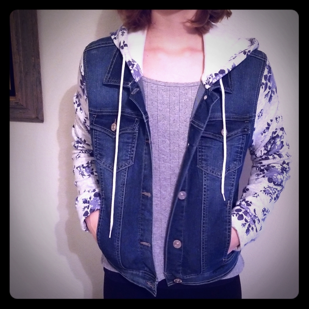 Jean jacket w floral hoodie